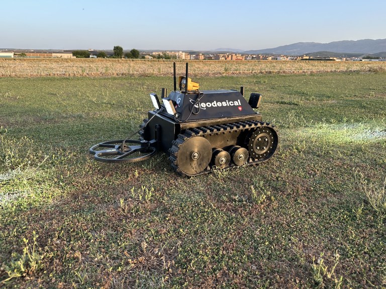 Ampliar 'WallyUGV Black DEFENSE RC'
